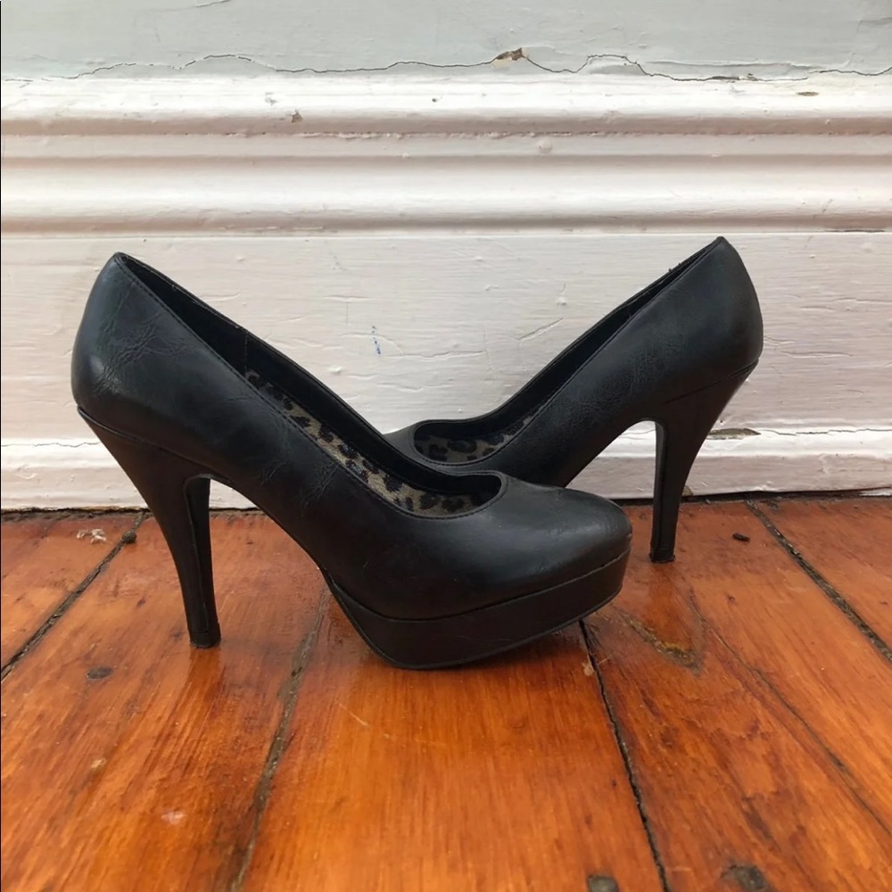 Black heels/pumps